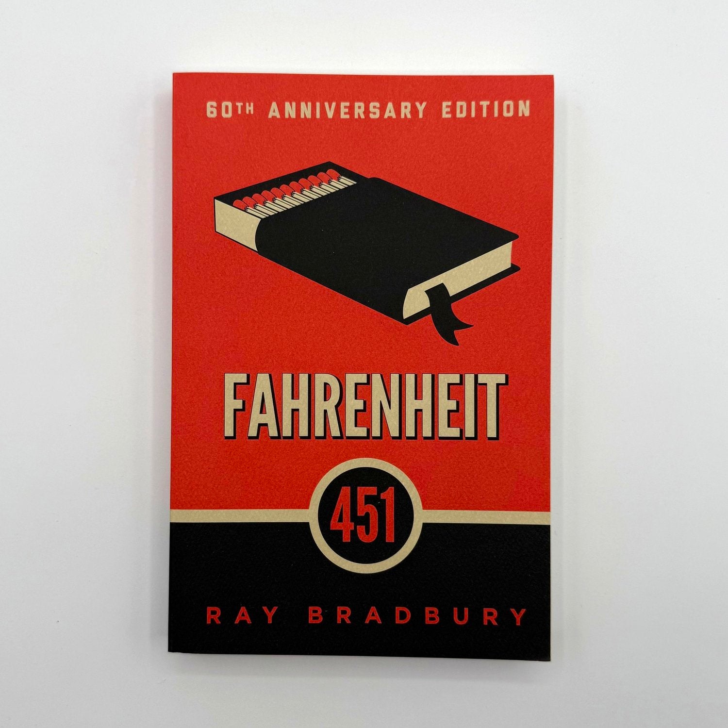 Book cover of 'Fahrenheit 451' by Ray Bradbury with a red and black design.