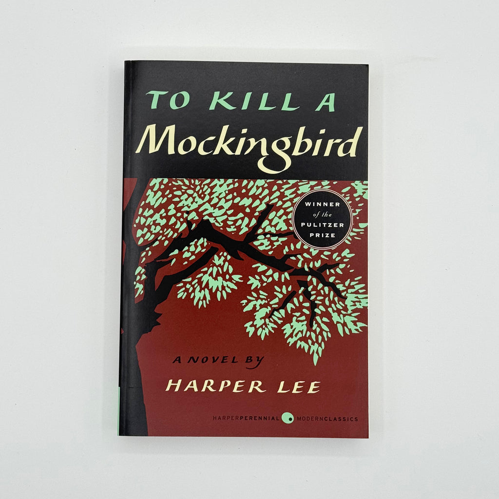 Book cover of 'To Kill a Mockingbird' by Harper Lee on a white background