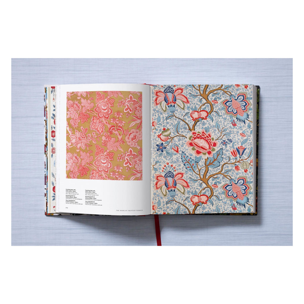 The Book of Printed Fabrics: From the 16th century until today (German, French, English)