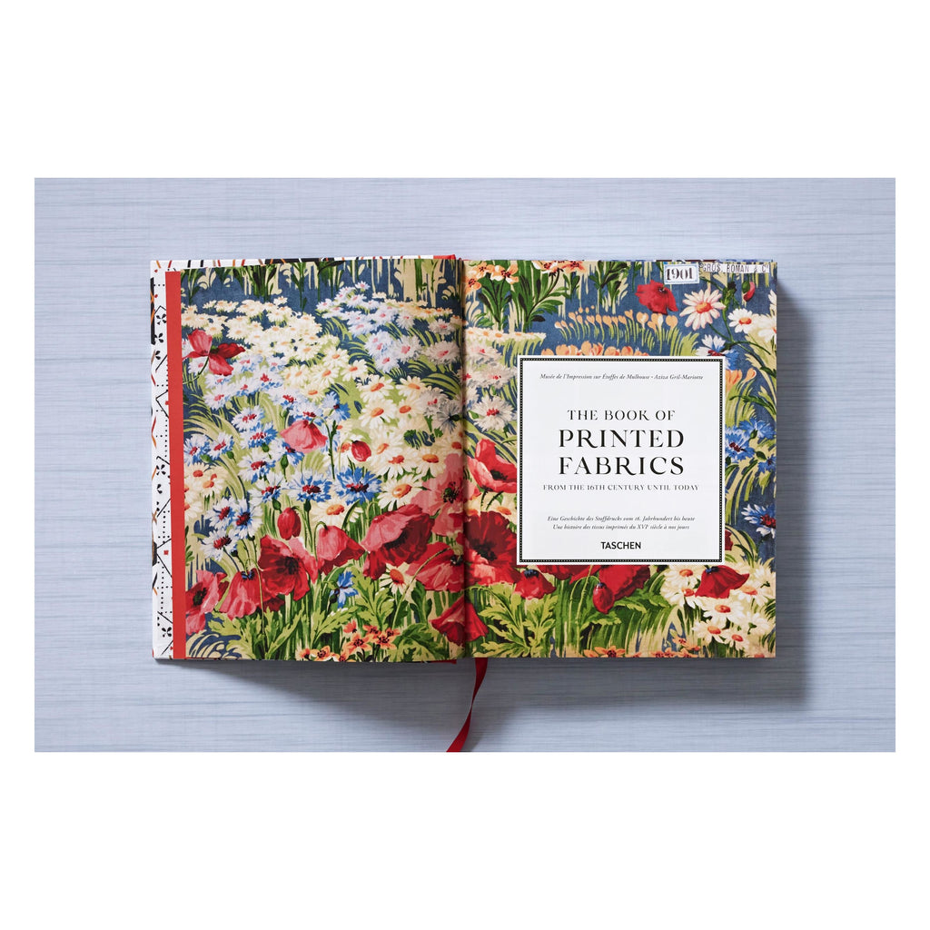The Book of Printed Fabrics: From the 16th century until today (German, French, English)