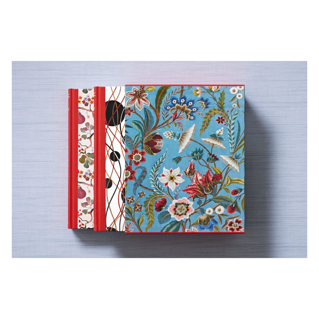 The Book of Printed Fabrics: From the 16th century until today (German, French, English)