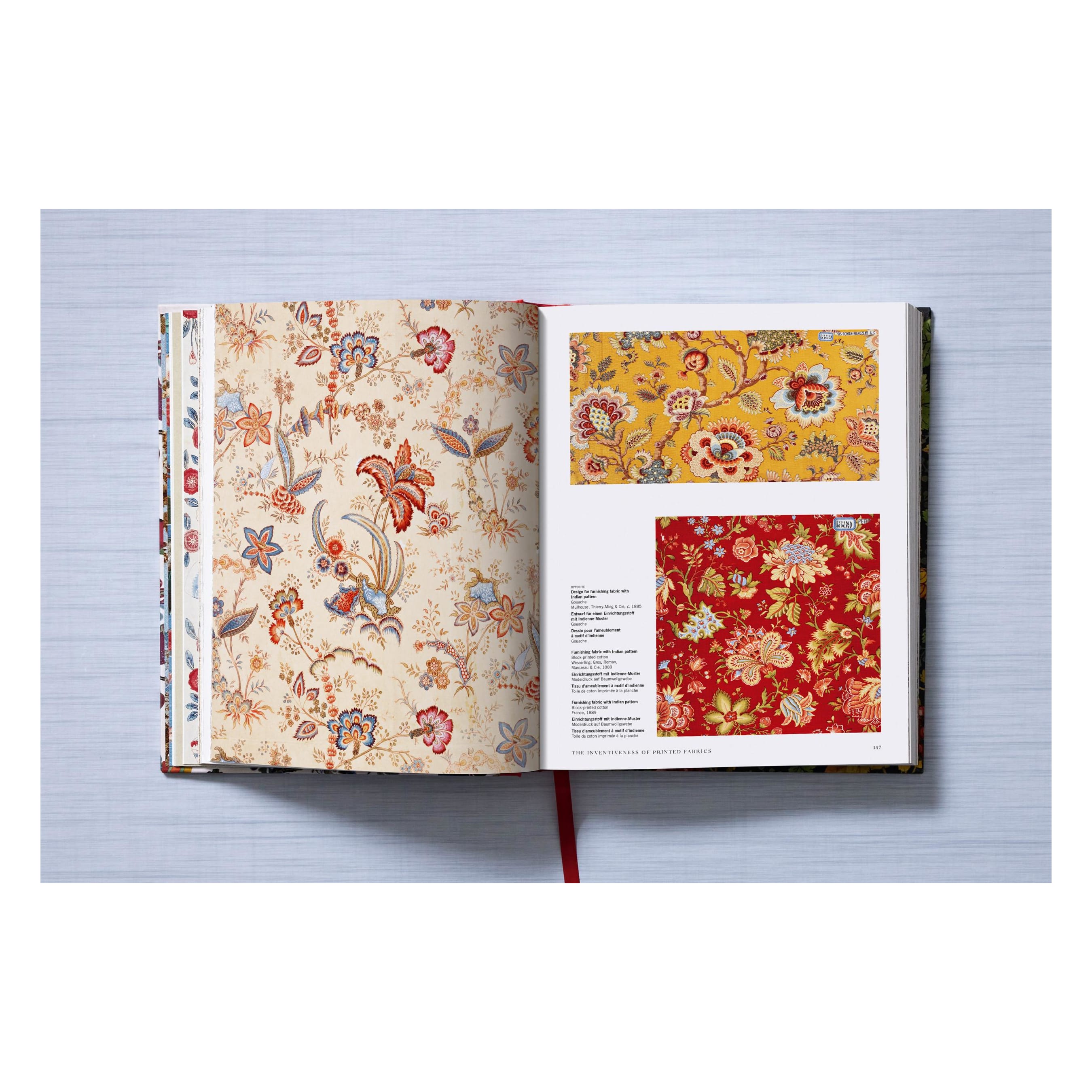 The Book of Printed Fabrics: From the 16th century until today (German, French, English)