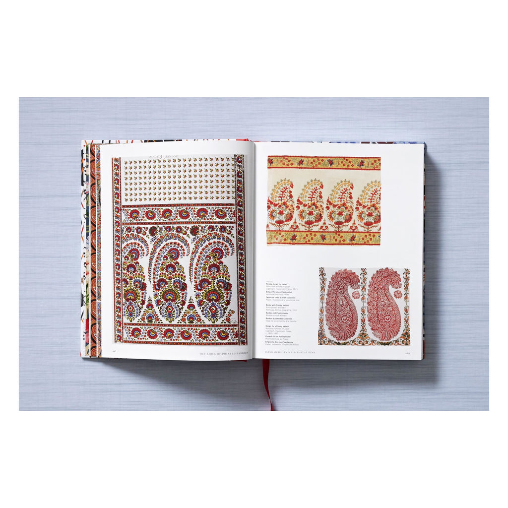 The Book of Printed Fabrics: From the 16th century until today (German, French, English)