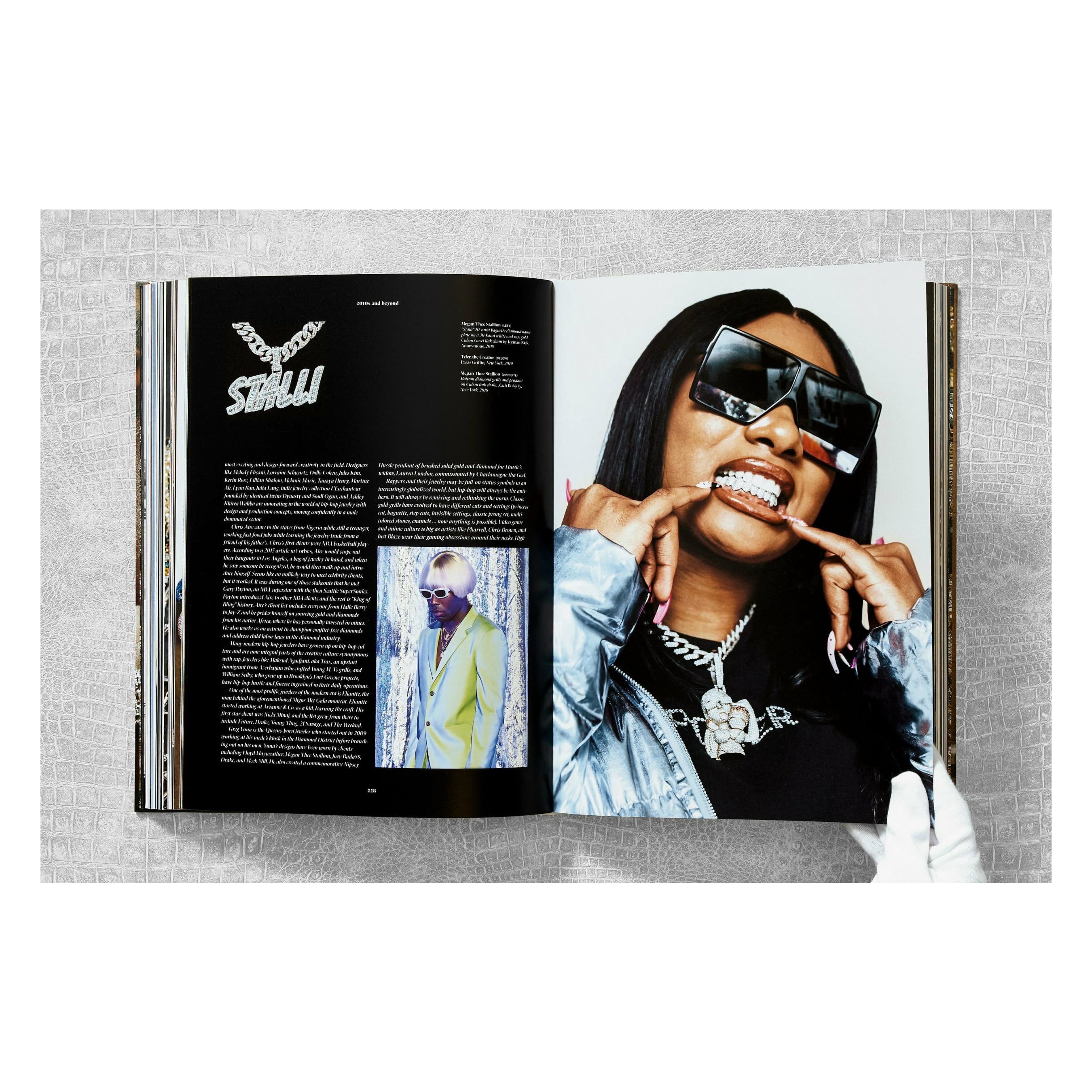 Ice Cold: A Hip-Hop Jewelry History (German, French, English)
