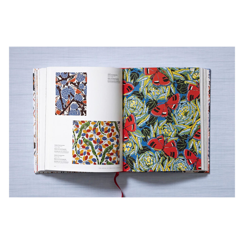 The Book of Printed Fabrics: From the 16th century until today (German, French, English)