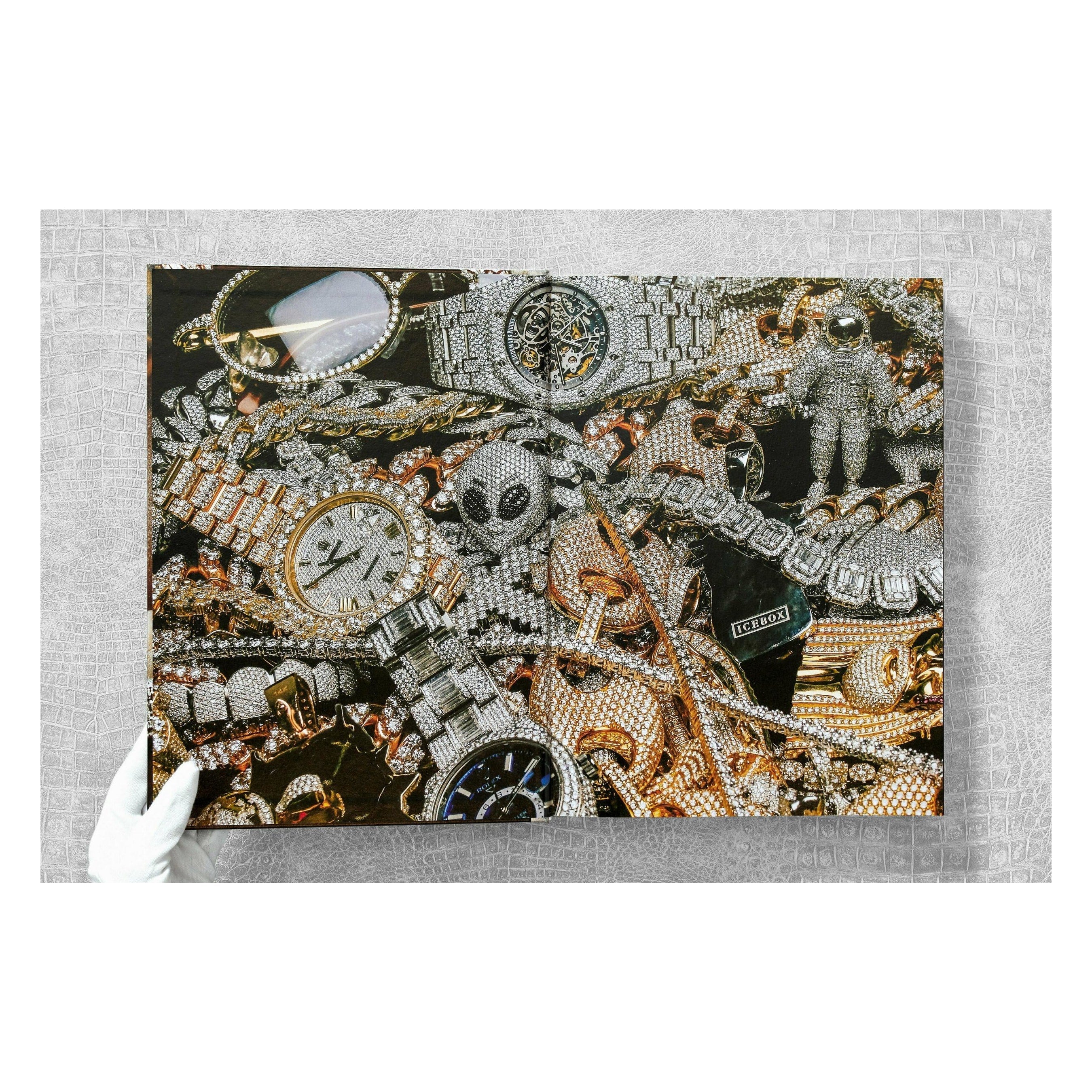 Ice Cold: A Hip-Hop Jewelry History (German, French, English)