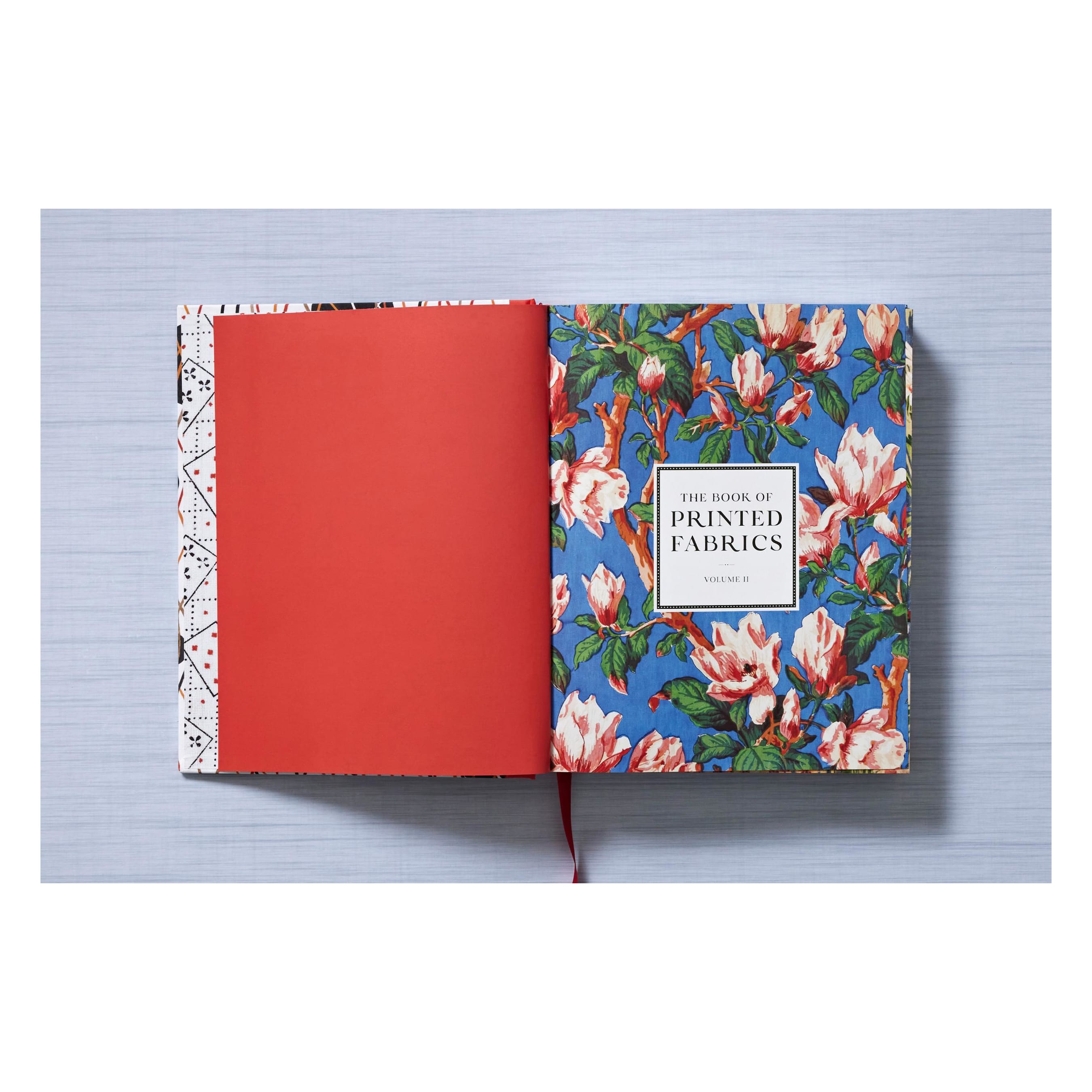 The Book of Printed Fabrics: From the 16th century until today (German, French, English)