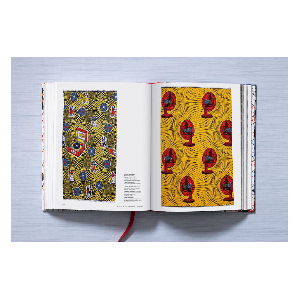 The Book of Printed Fabrics: From the 16th century until today (German, French, English)