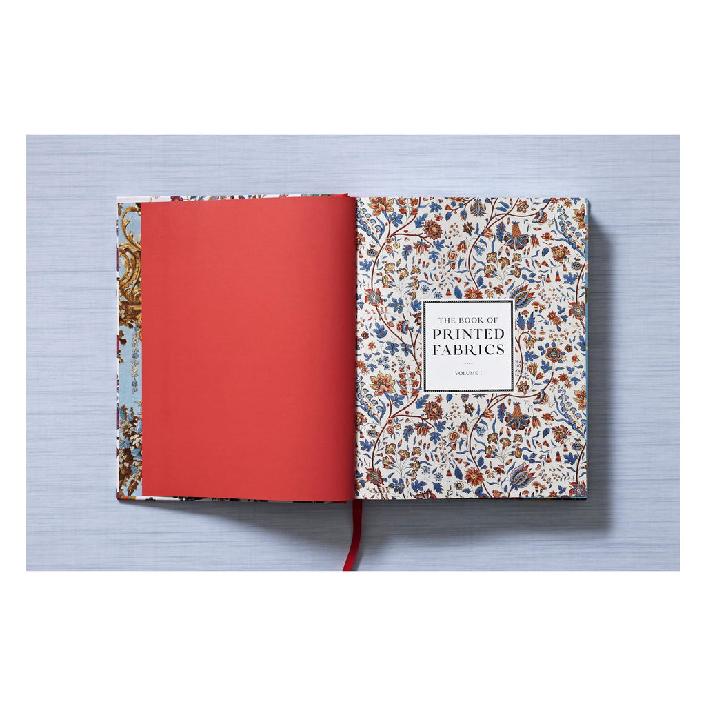 The Book of Printed Fabrics: From the 16th century until today (German, French, English)