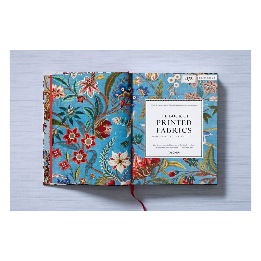 The Book of Printed Fabrics: From the 16th century until today (German, French, English)
