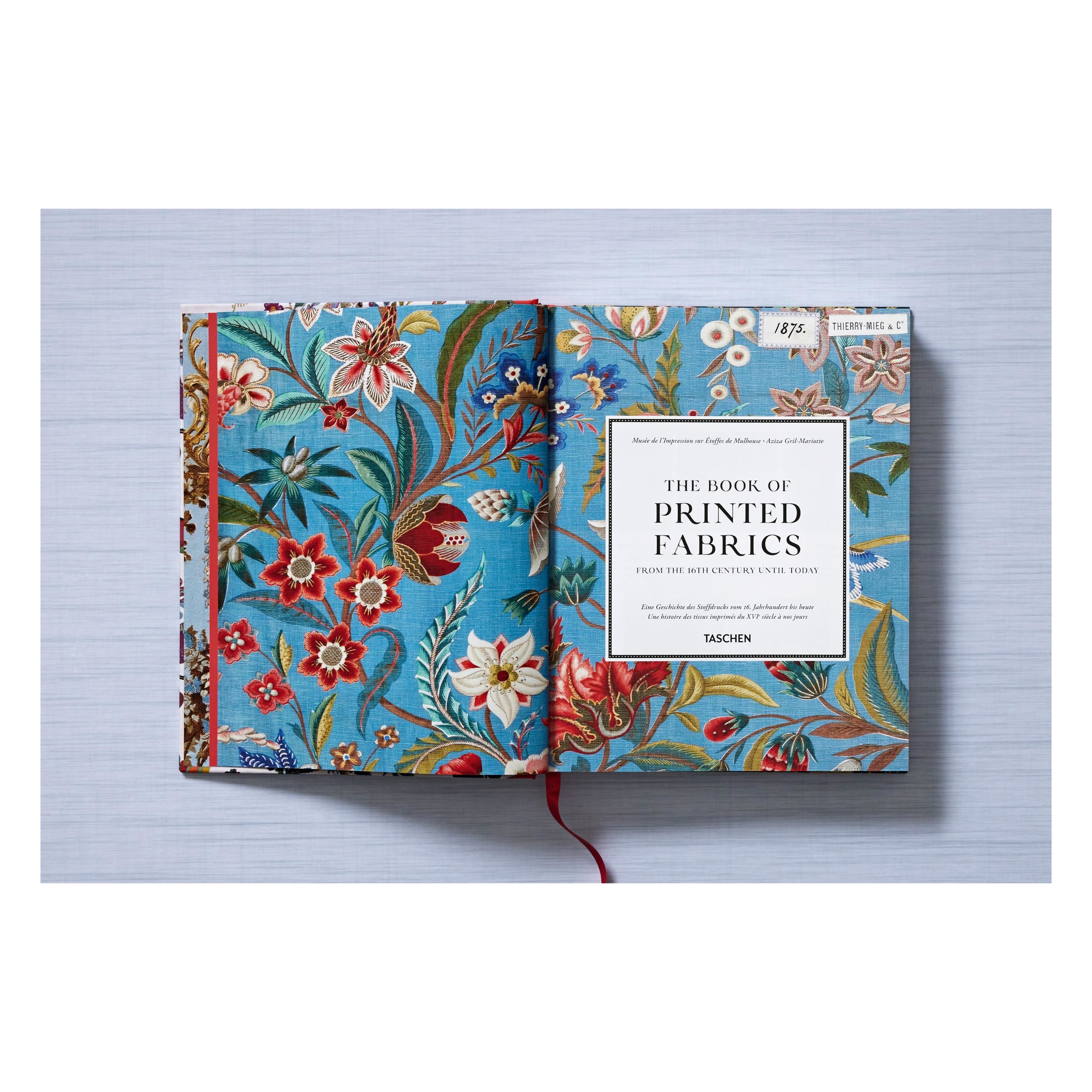 The Book of Printed Fabrics: From the 16th century until today (German, French, English)