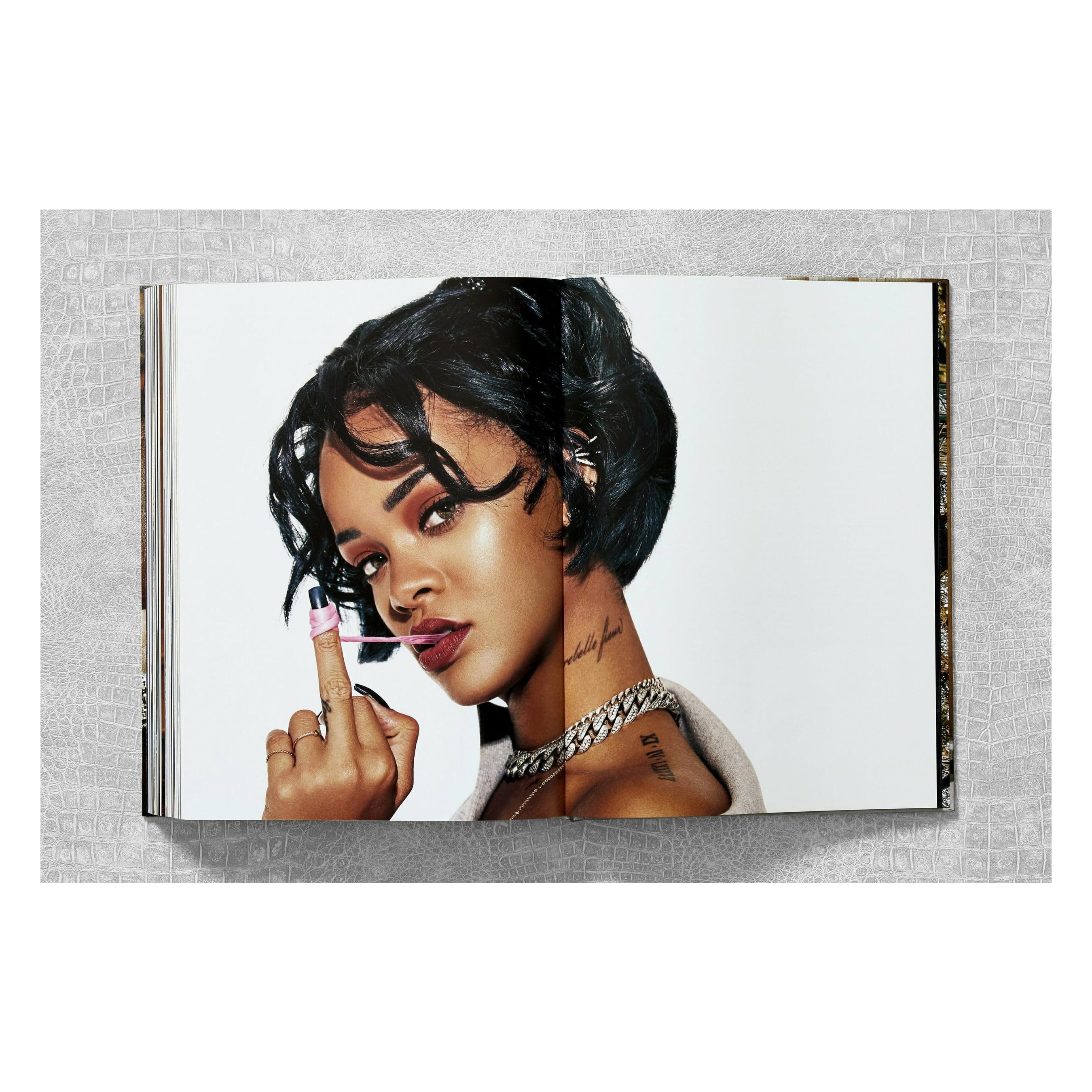 Ice Cold: A Hip-Hop Jewelry History (German, French, English)