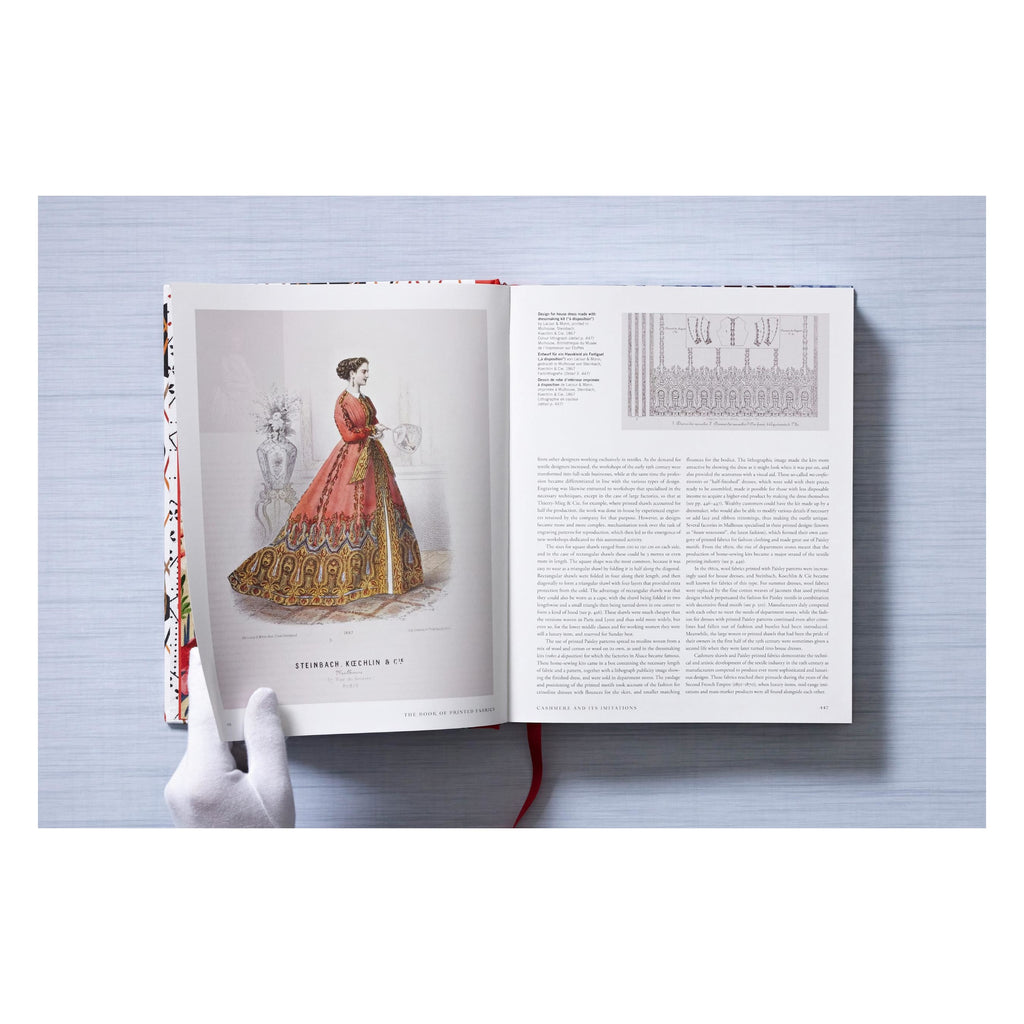 The Book of Printed Fabrics: From the 16th century until today (German, French, English)